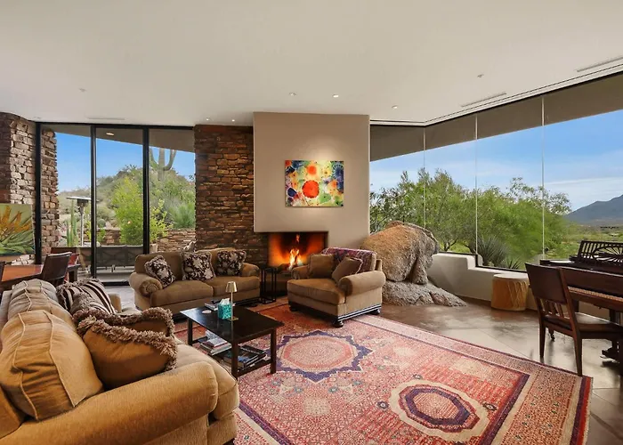 Family 4br Oasis With Pool And Modern Living
