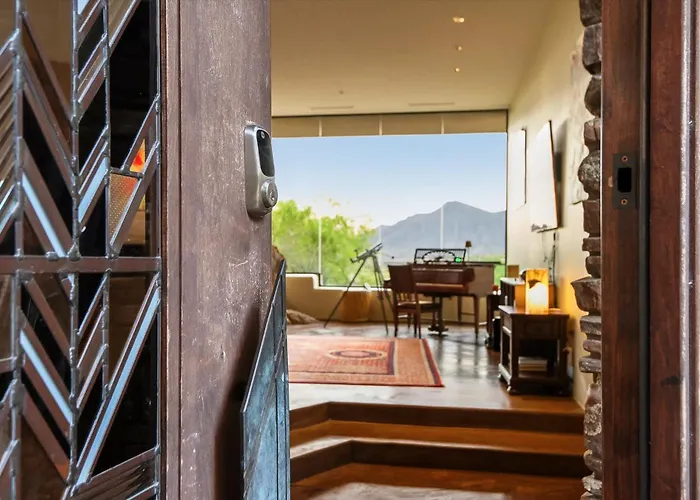 Family 4br Oasis With Pool And Modern Living *