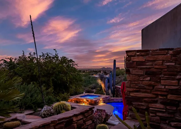 Family 4br Oasis With Pool And Modern Living Scottsdale