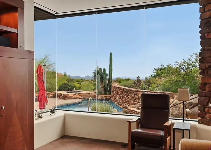 Family 4br Oasis With Pool And Modern Living *