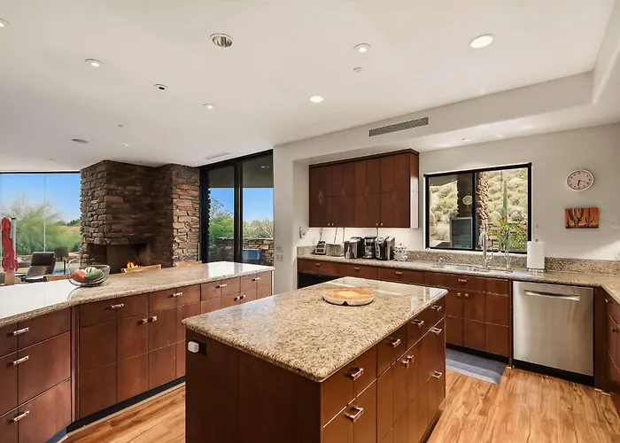 Family 4br Oasis With Pool And Modern Living Scottsdale
