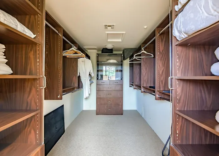 Family 4br Oasis With Pool And Modern Living *