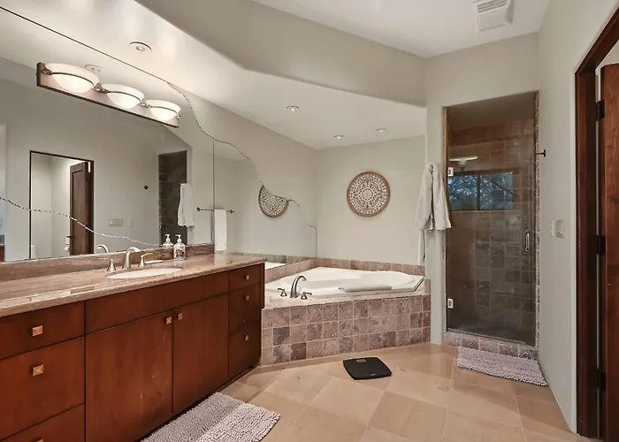 Family 4br Oasis With Pool And Modern Living Dom wakacyjny