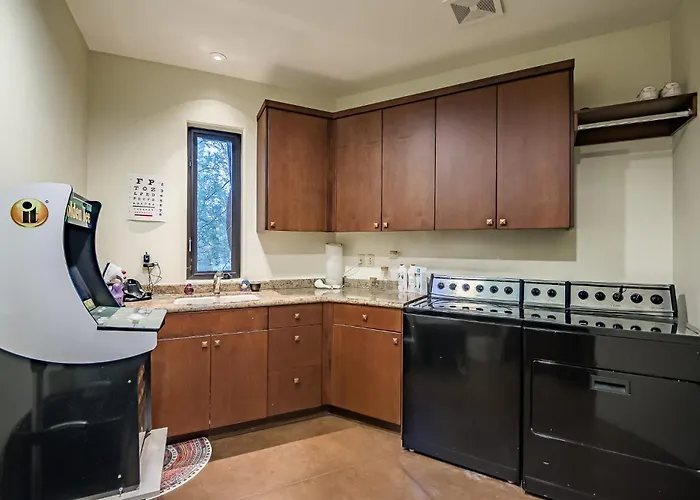 Dom wakacyjny Family 4br Oasis With Pool And Modern Living