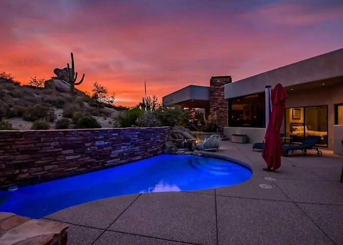 Family 4br Oasis With Pool And Modern Living