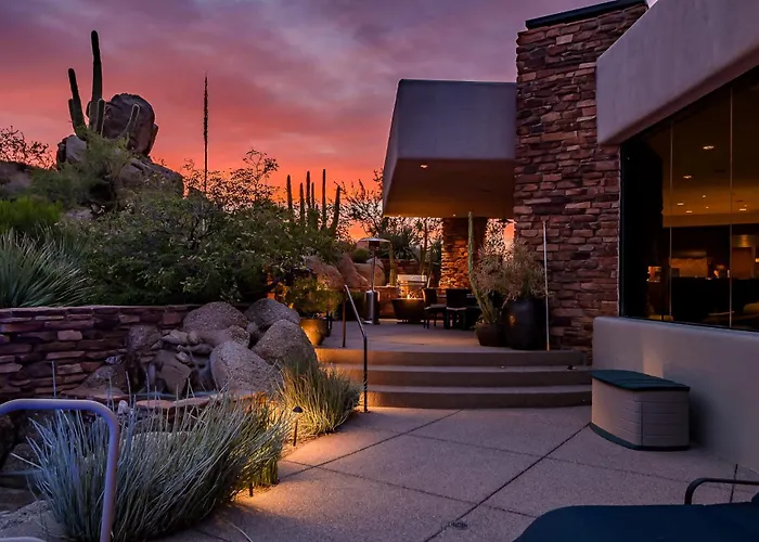 Family 4br Oasis With Pool And Modern Living Scottsdale