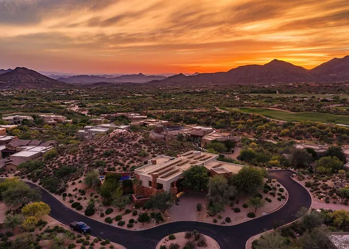 Family 4br Oasis With Pool And Modern Living Scottsdale